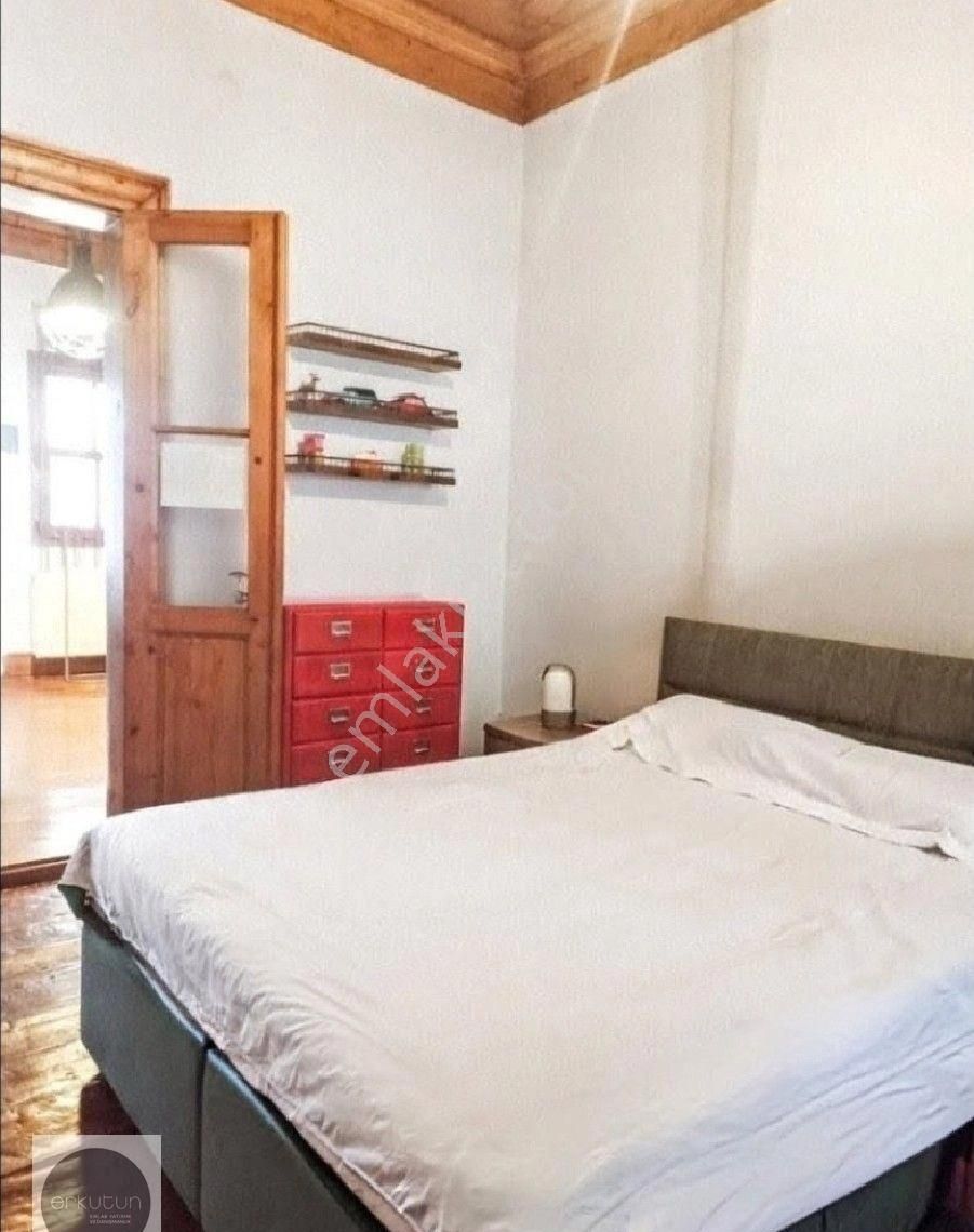 Erkutun'dan, Galata Kulesi Karşısı Serdar-ı Ekrem Sokak'ta Tarihi Asseo Han'da Cumbalı Satılık Konut - Görsel 12