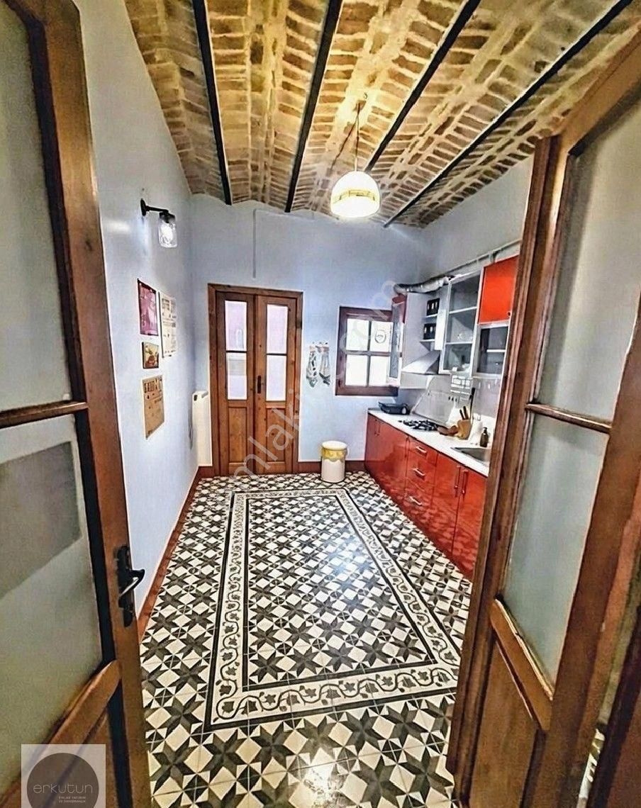 Erkutun'dan, Galata Kulesi Karşısı Serdar-ı Ekrem Sokak'ta Tarihi Asseo Han'da Cumbalı Satılık Konut - Görsel 26