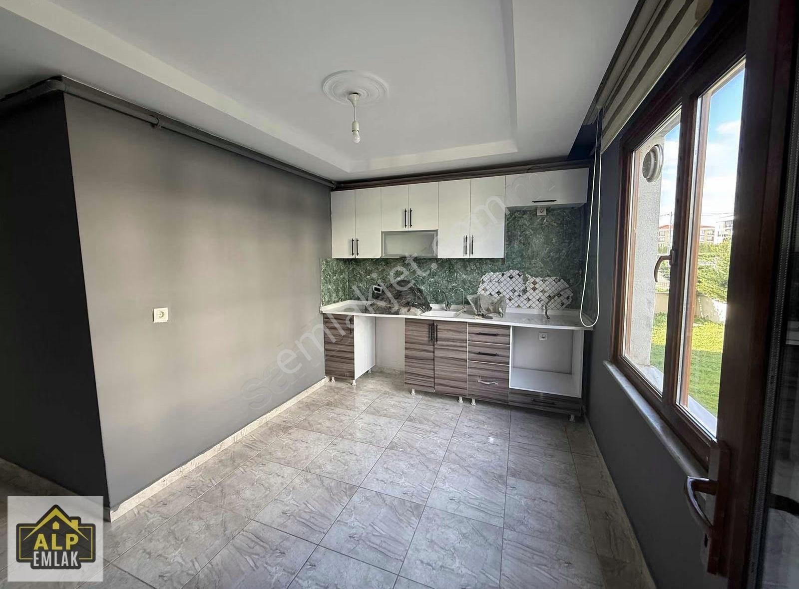 Selimpaşada Geniş Ferah Yüksek Giriş 2+1 Kiralık Daire - Görsel 2