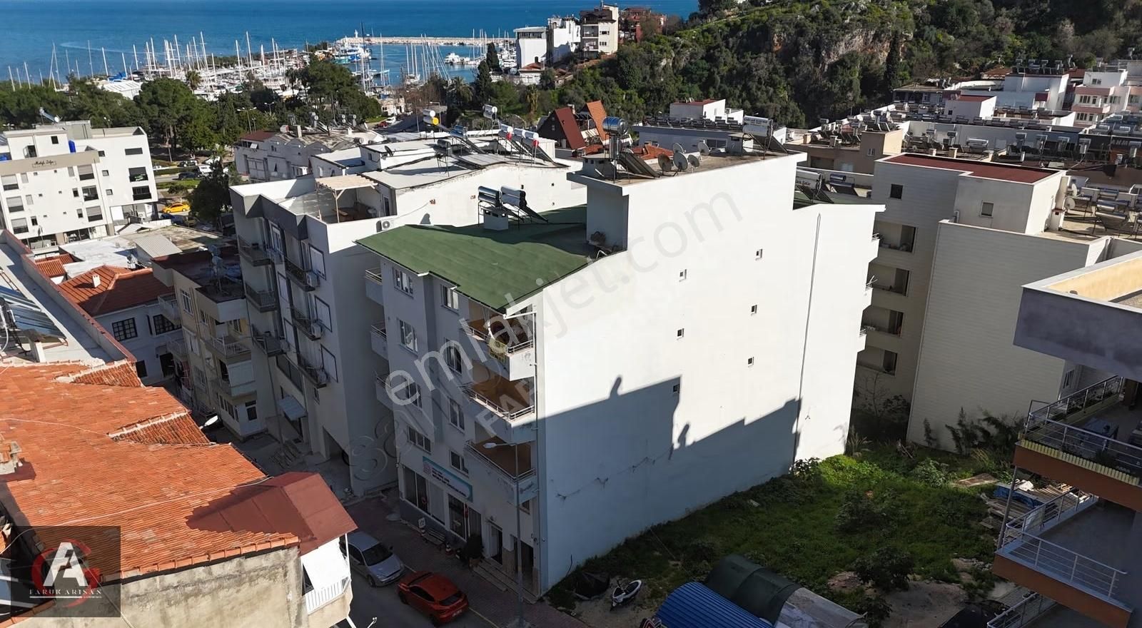 Faruk Arısandan En Sağlam Zeminde Çok Geniş Ve Bakımlı 3+1 Daire