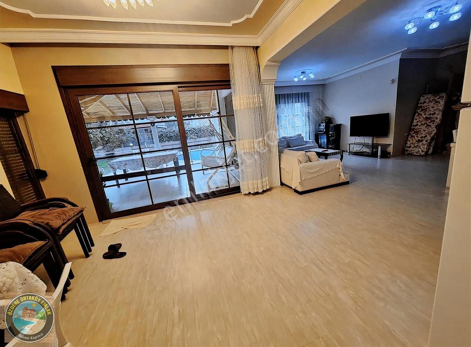 Gümüldür Sahilde Satılık 600m2 Arsada Havuzlu Villa - Görsel 11
