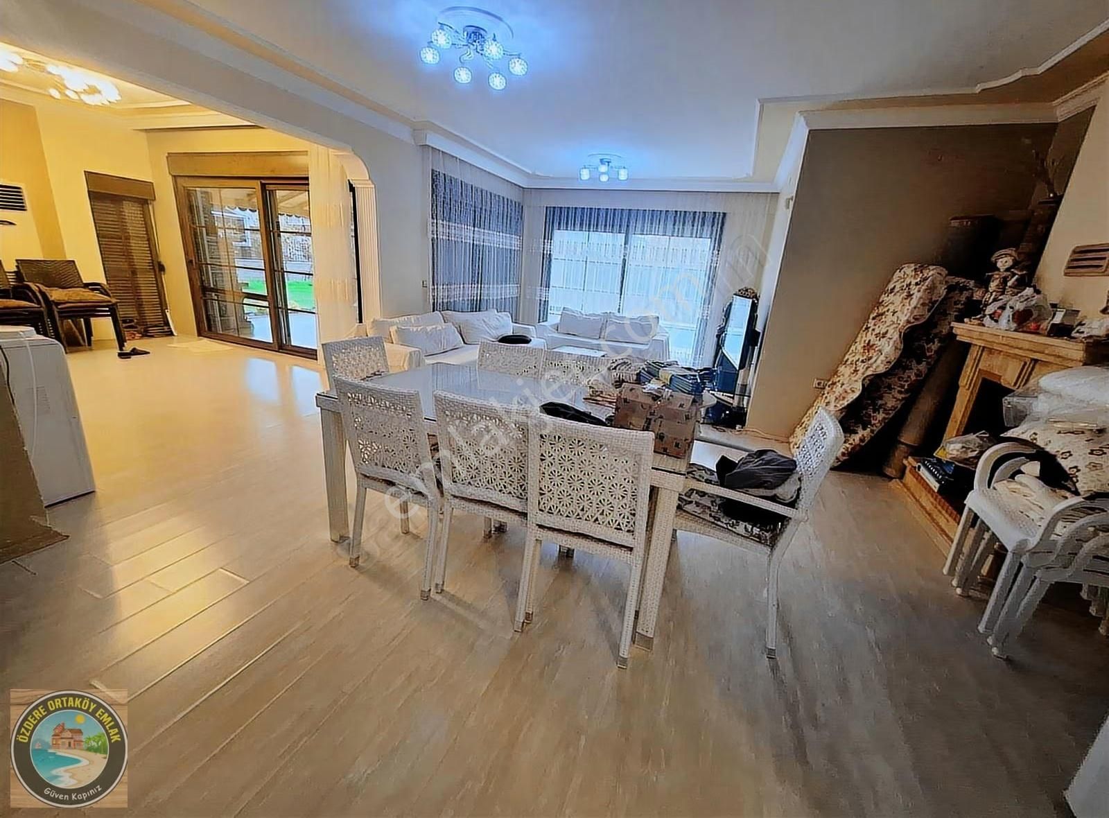 Gümüldür Sahilde Satılık 600m2 Arsada Havuzlu Villa - Görsel 14