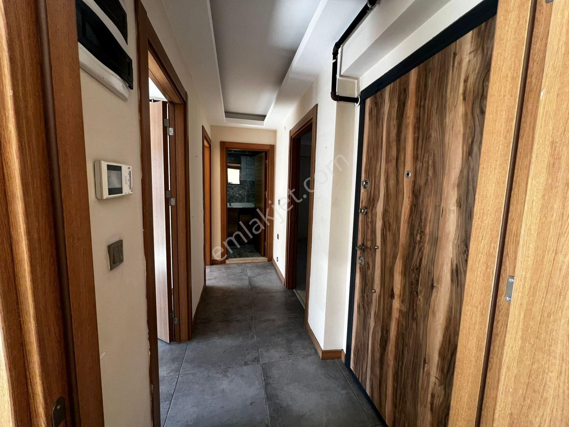 Karşıyaka Serinkuyu’da Anadolu Cad. Üzeri 6 Yıllık 2+1 | Net 70m² Kapalı Mutfak Kiralık Daire - Görsel 3