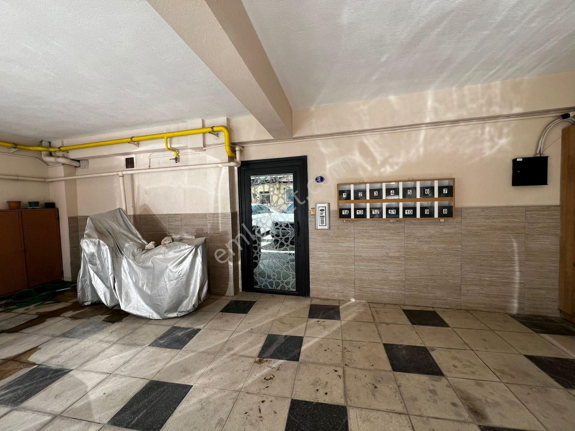 Karşıyaka Serinkuyu’da Anadolu Cad. Üzeri 6 Yıllık 2+1 | Net 70m² Kapalı Mutfak Kiralık Daire - Görsel 2