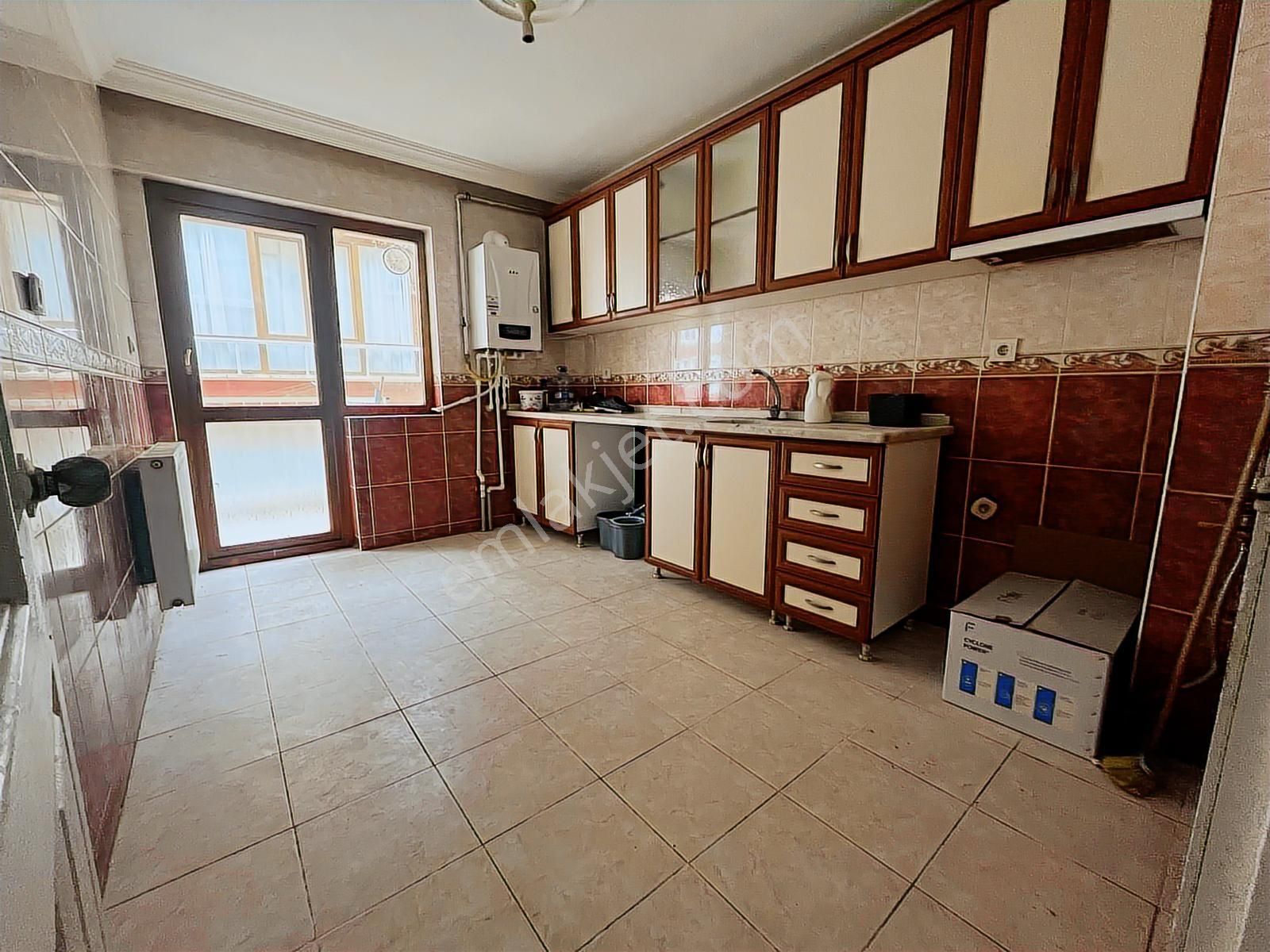 Ufuktepede Cadde Yakını Ön Cephe Asansörlü 3+1