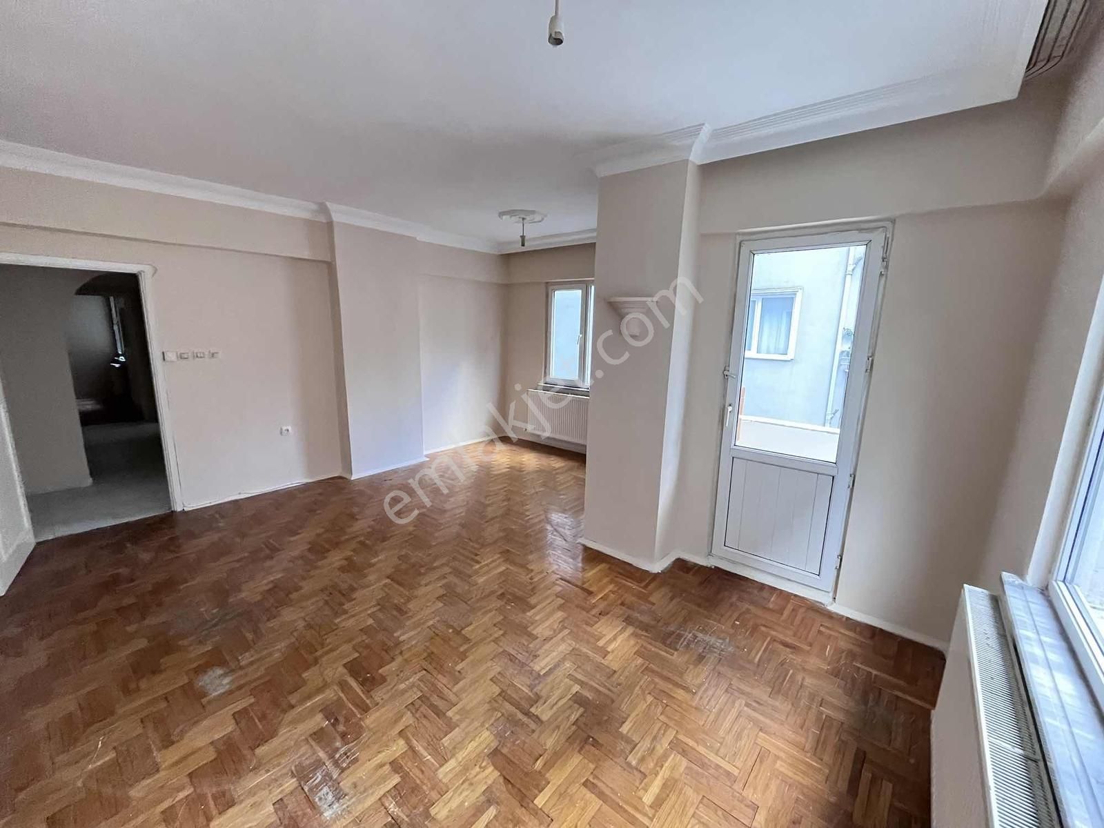 Maltepe Zümrütevlerde Palmiye Sitesi İçerisinde 3+1 Temiz 2. Kat - Görsel 26