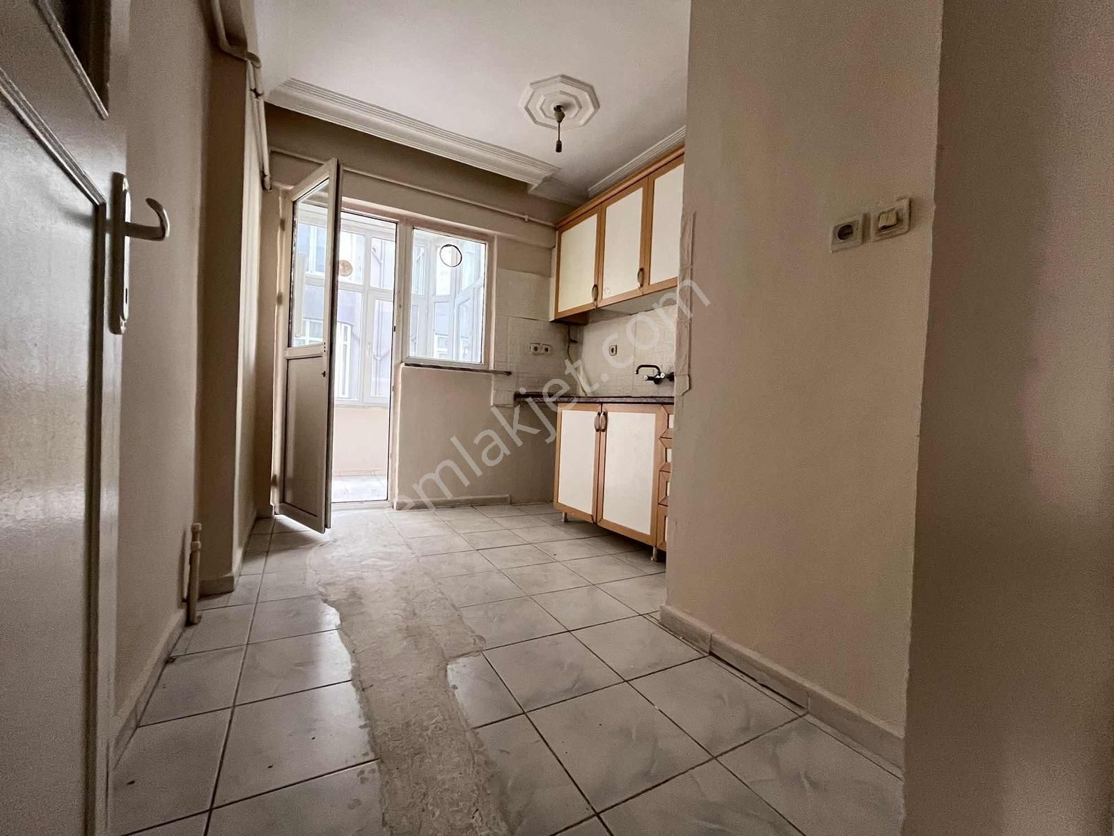 Maltepe Zümrütevlerde Palmiye Sitesi İçerisinde 3+1 Temiz 2. Kat - Görsel 9