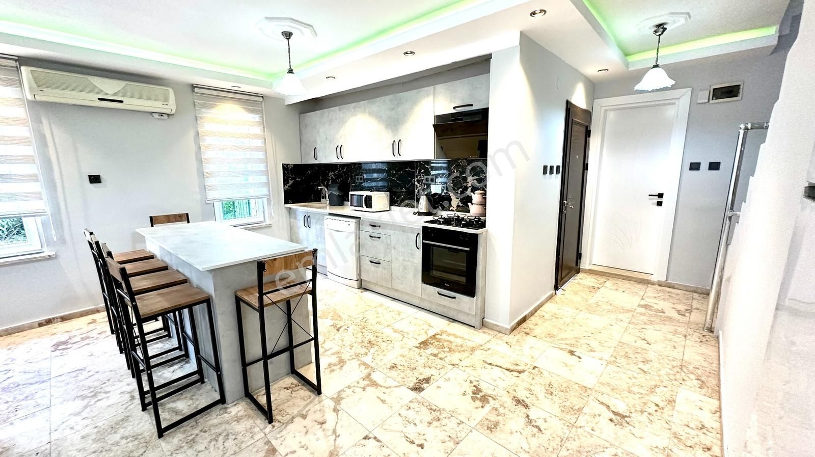 5+1 Müstakil Havuzlu Villa Kendine Ait Havuz,bahçe Ve Araç Parkı - Görsel 11