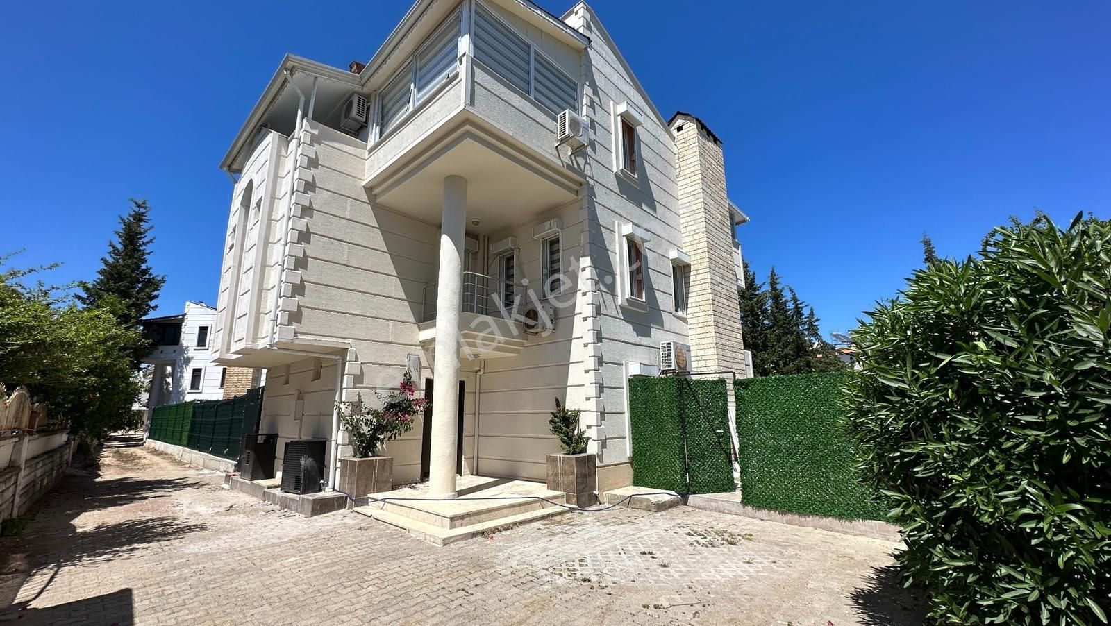 5+1 Müstakil Havuzlu Villa Kendine Ait Havuz,bahçe Ve Araç Parkı - Görsel 3