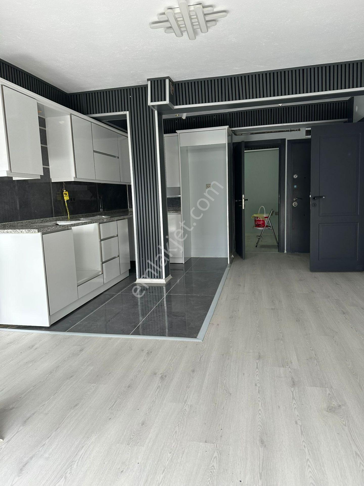 Küçük Kumlada Deniz Manzaralı 1+1 İçi Full Yeni Yapılmış Satılık Daire