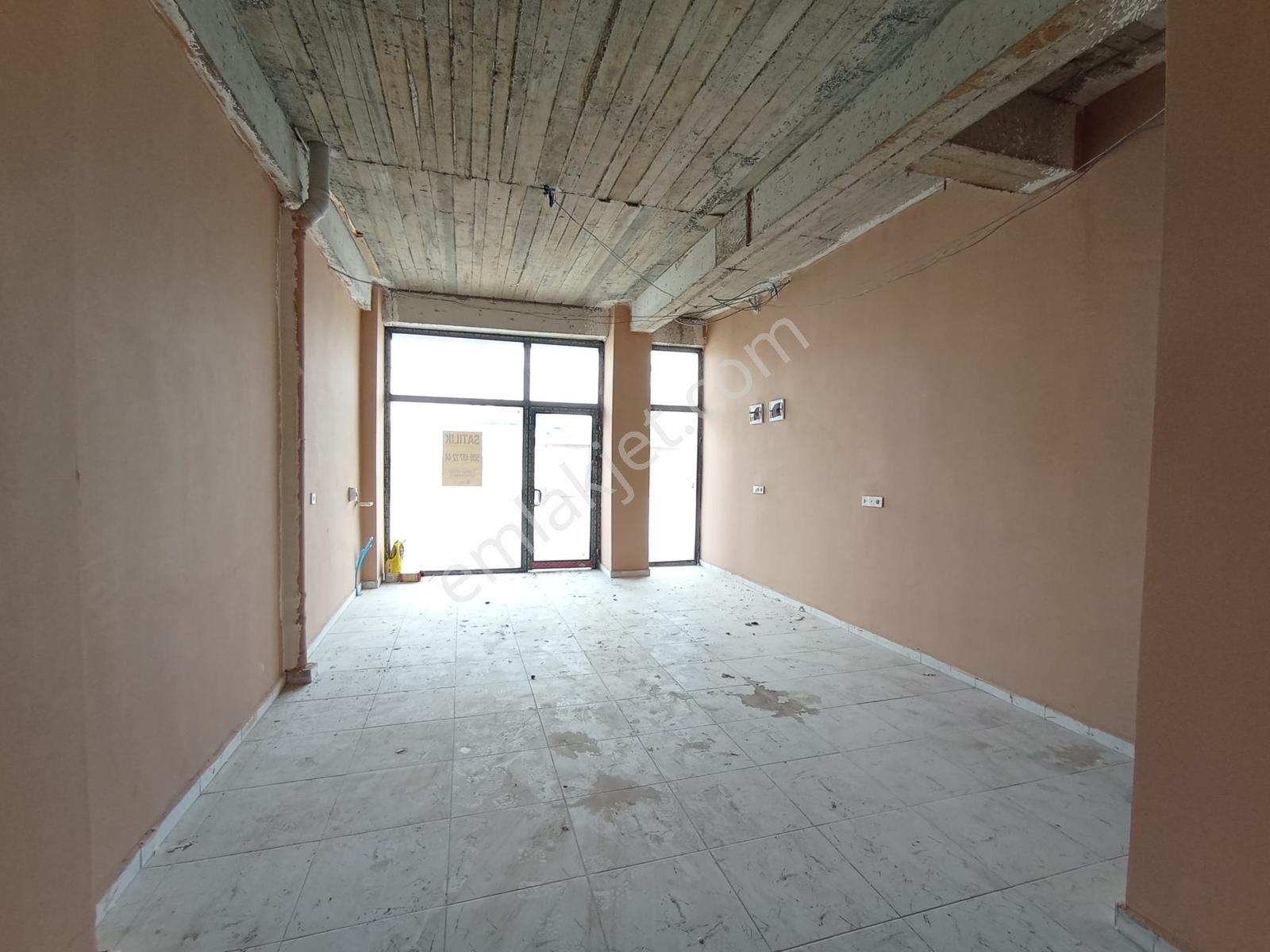 Osman Ayvaz Gayrimenkulden Bahçeşehirde Satılık İşyeri - Görsel 6