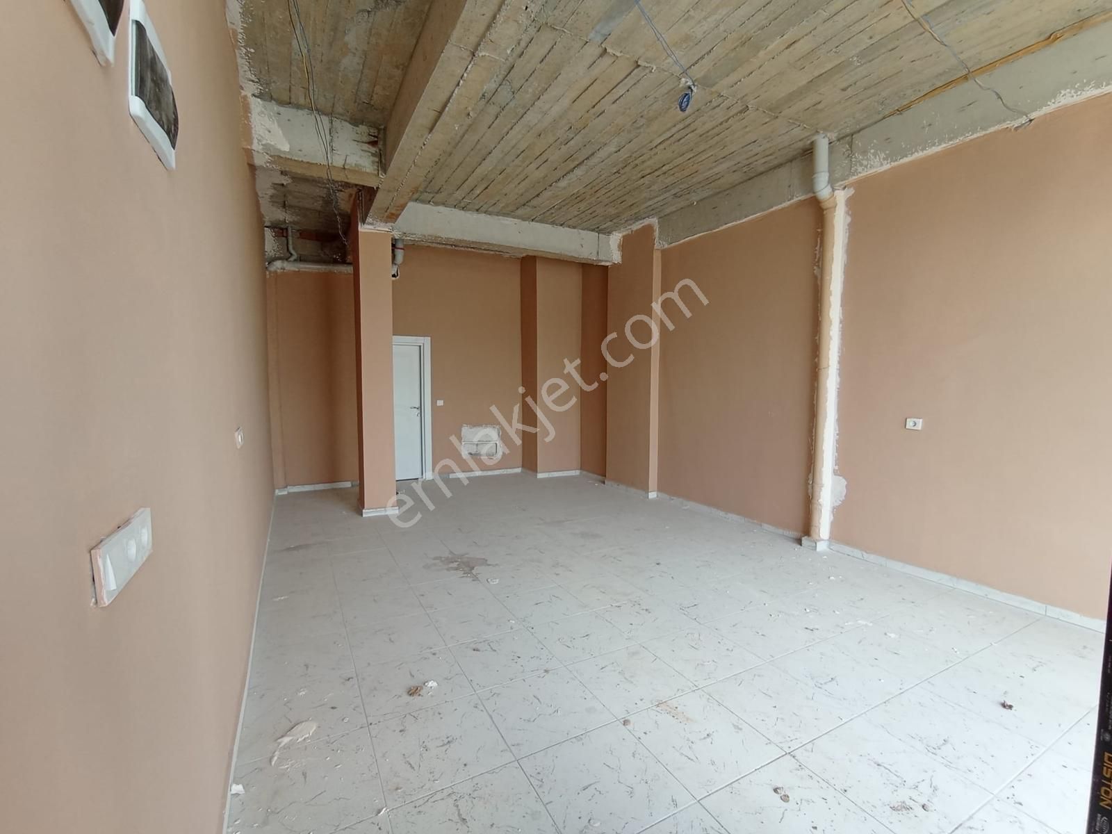 Osman Ayvaz Gayrimenkulden Bahçeşehirde Satılık İşyeri - Görsel 4