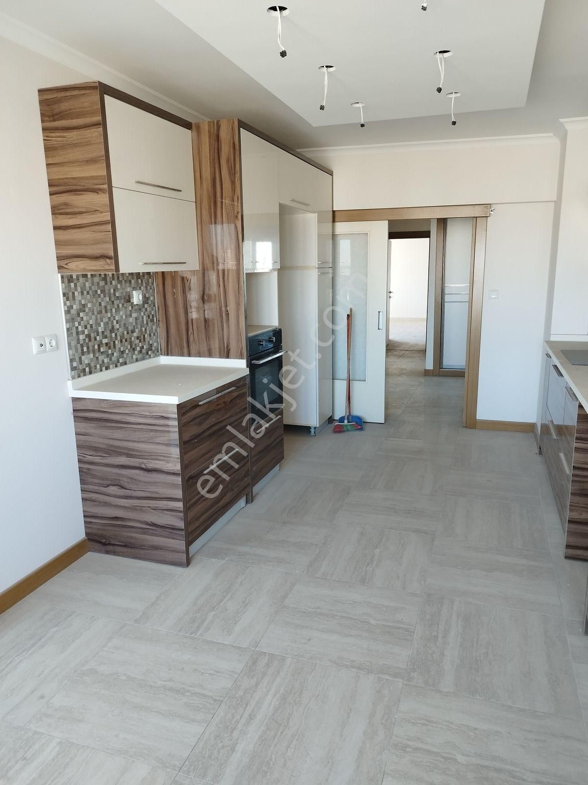 Realty Gate Gayri Menkulden Ovacık'ta Kiralık 4+1 Site Dairesi - Görsel 20