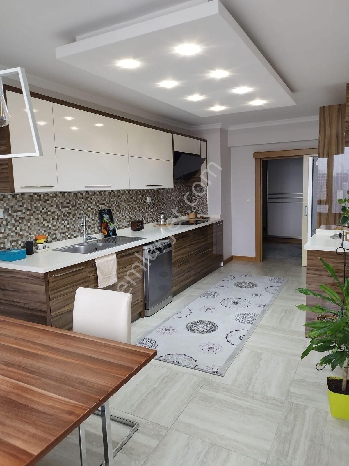 Ovacık Bölgesinde Satılık 4+1 Güvenlikli Site Dairesi