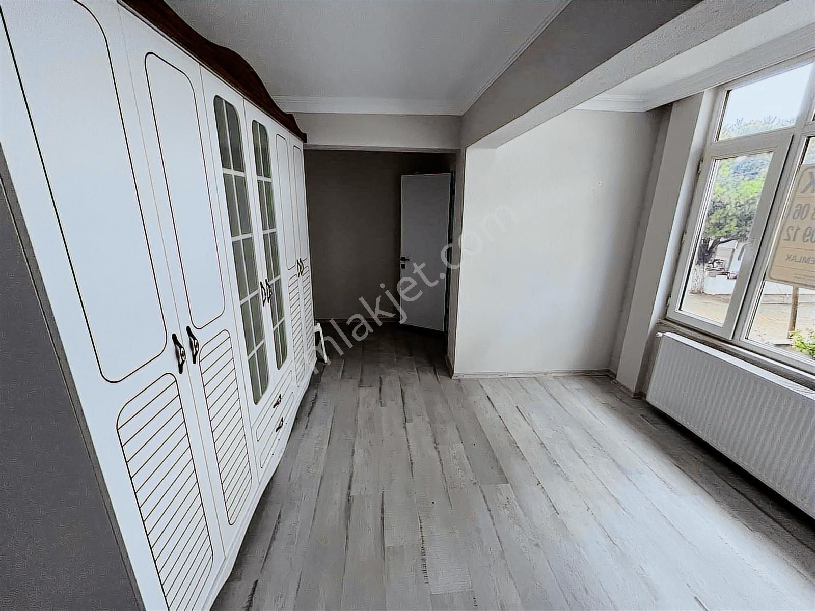 Gömeç Kemalpaşa Hastane Ve Okul Sokağında Kiralık 2+1 Daire - Görsel 3