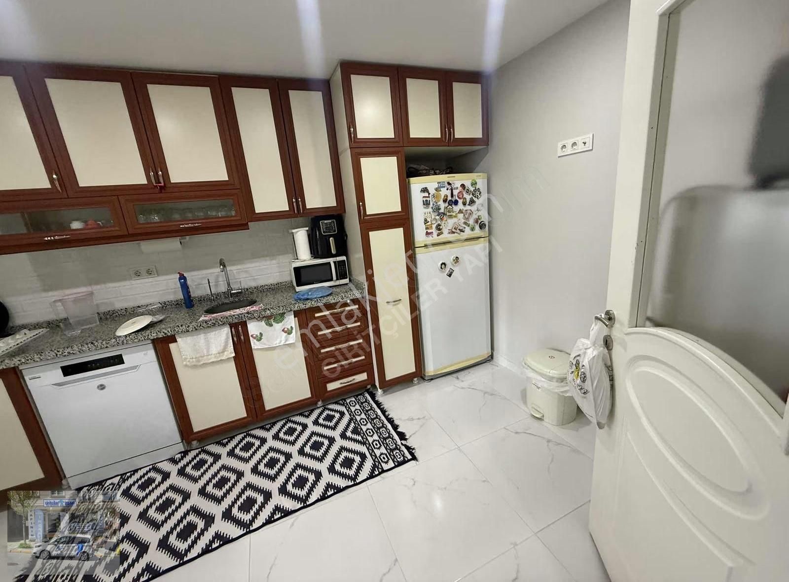 Ufuk Caddesi Dibinde Metrobüse 10 Dk Mesafede Lüx 3+1 Daire - Görsel 2