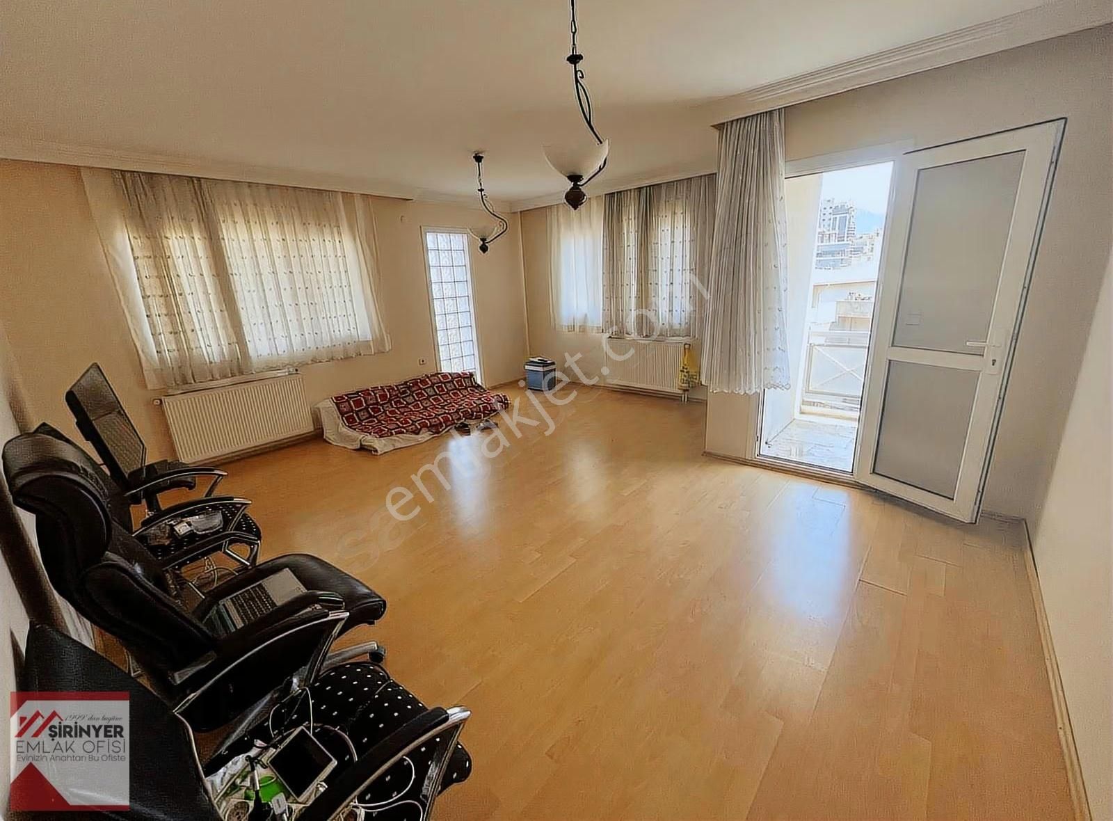 Satılık Arakat Büyük 3+1 Sitede