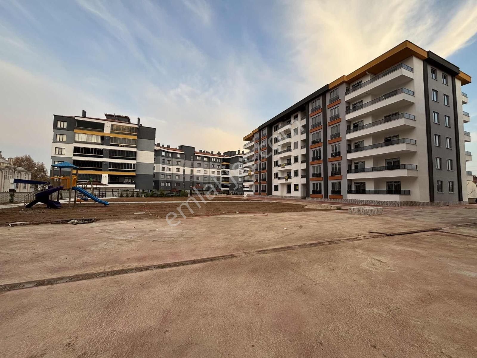 Cemil Şimşekten Selim Sultan Mah Ara Kat Sıfır 4+1 Satlık Daire - Görsel 2