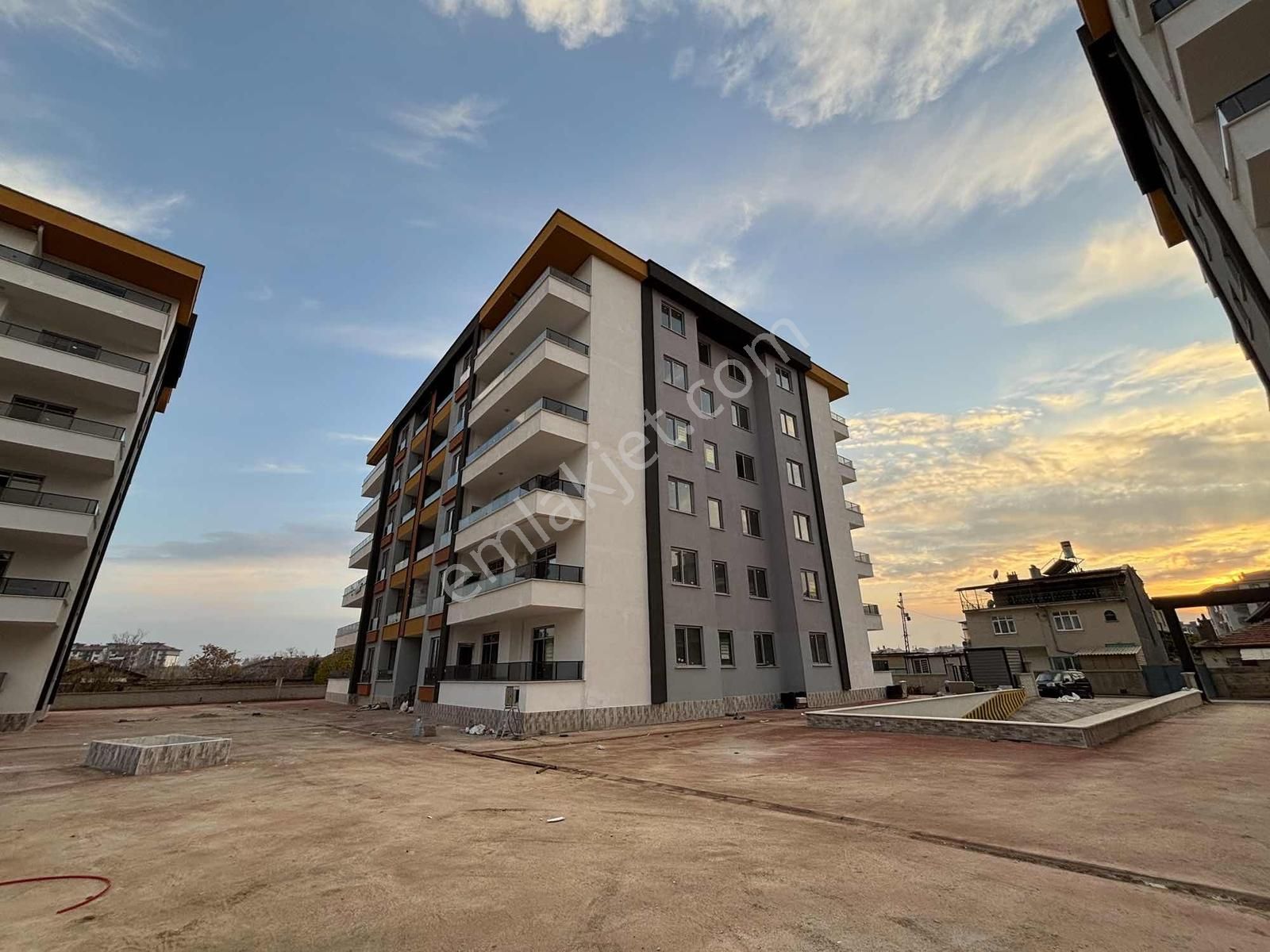 Cemil Şimşekten Selim Sultan Mah Ara Kat Sıfır 4+1 Satlık Daire