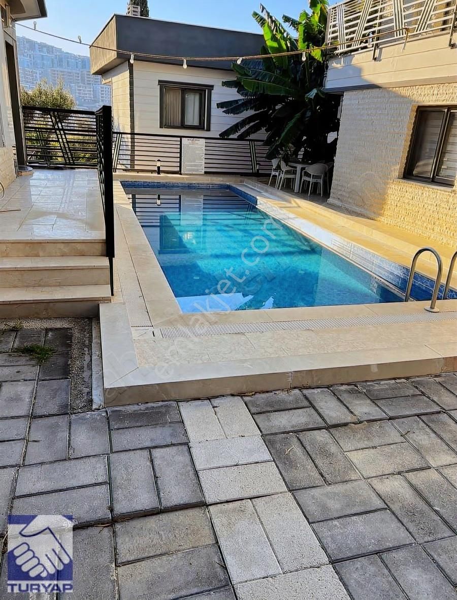 Kuşadası Kadınlar Denizi Mevkii 4+1 Doğalgazlı Dublex Villa