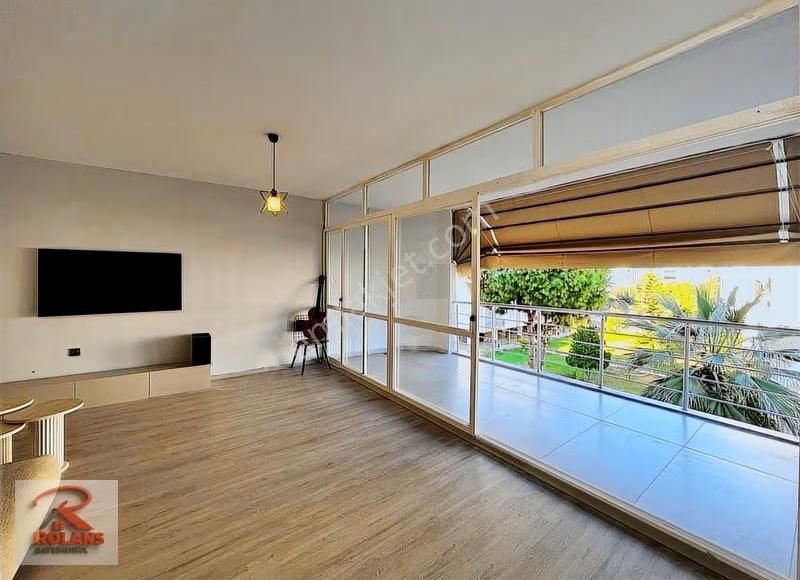 Havuzlu Site İçerisinde Yapılı Geniş Ve Ferah Daire