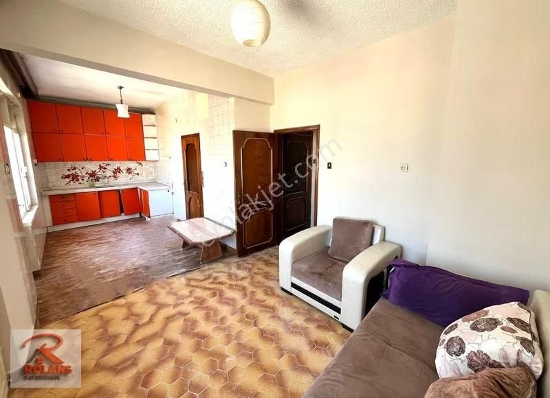 Kilise Civarı Geniş Kullanım Alanlı Açık Cepheli 3+1 Daire - Görsel 19