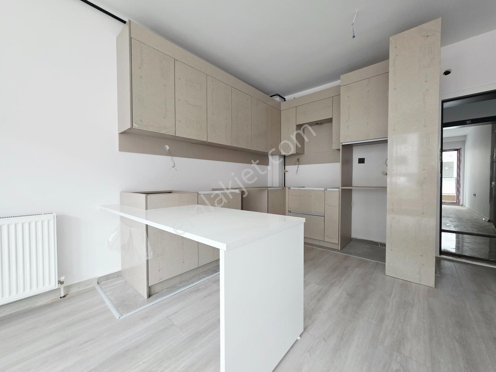 Fx'den 1+1 Site Konseptınde Ada Mutfaklı Katta Kiralık Daire - Görsel 8