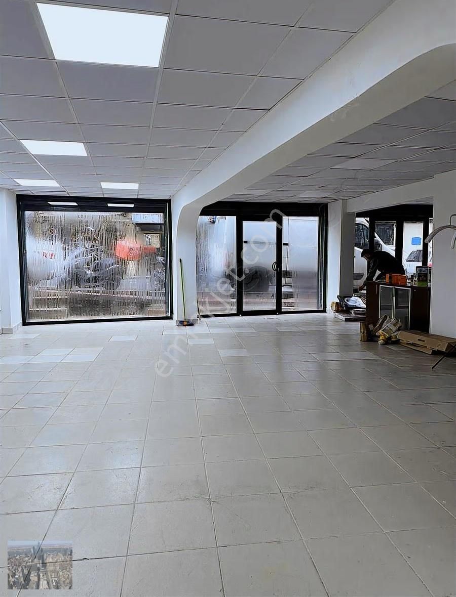 Fatih Karagümrük'te Kiracılı Yatırımlık 700 M2 Satılık Dükkan