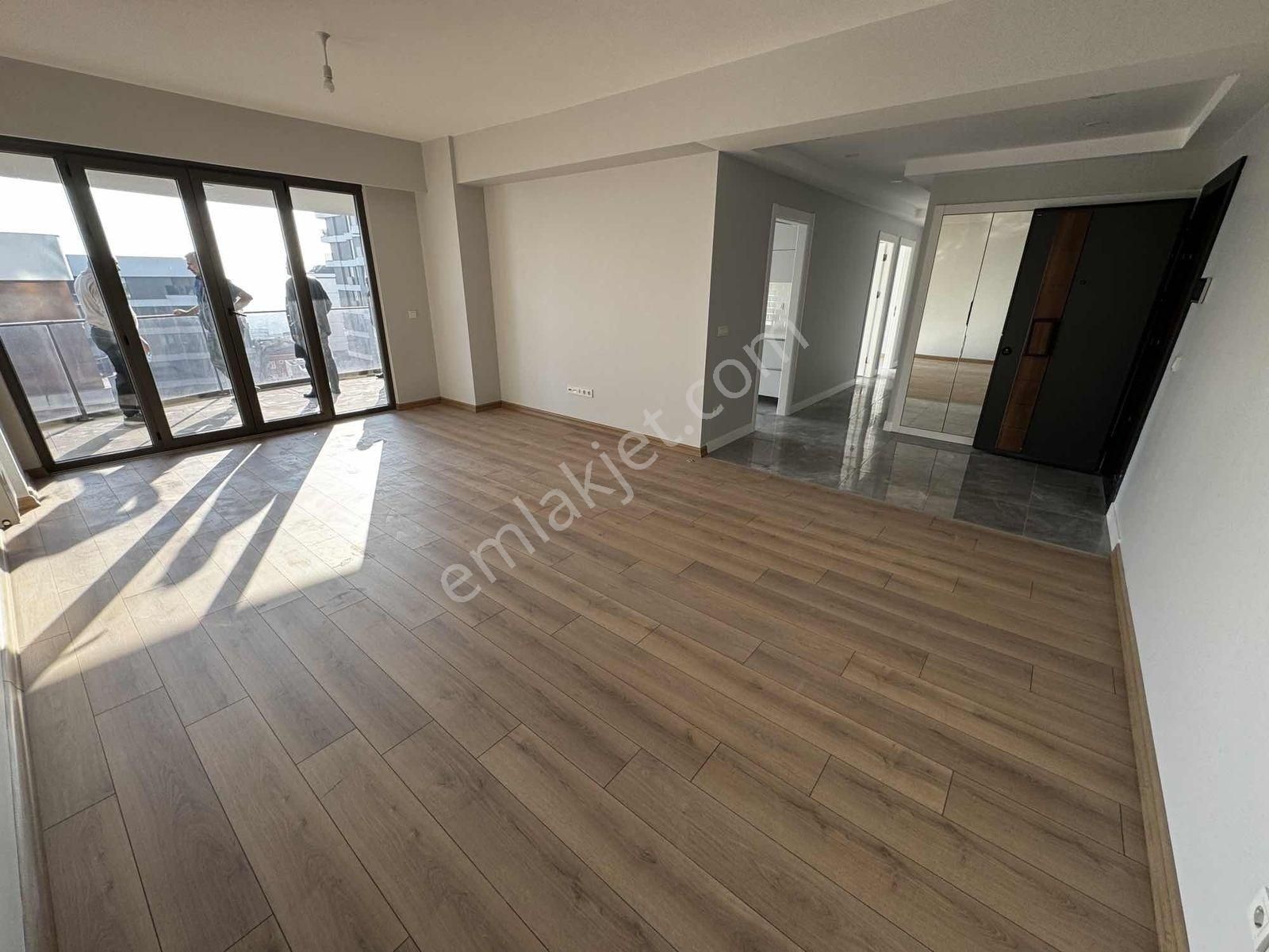 Siltaş Panaroma'da E. Banyolu Büyük Tip Arakat Satılık,3+1 Daire - Görsel 16