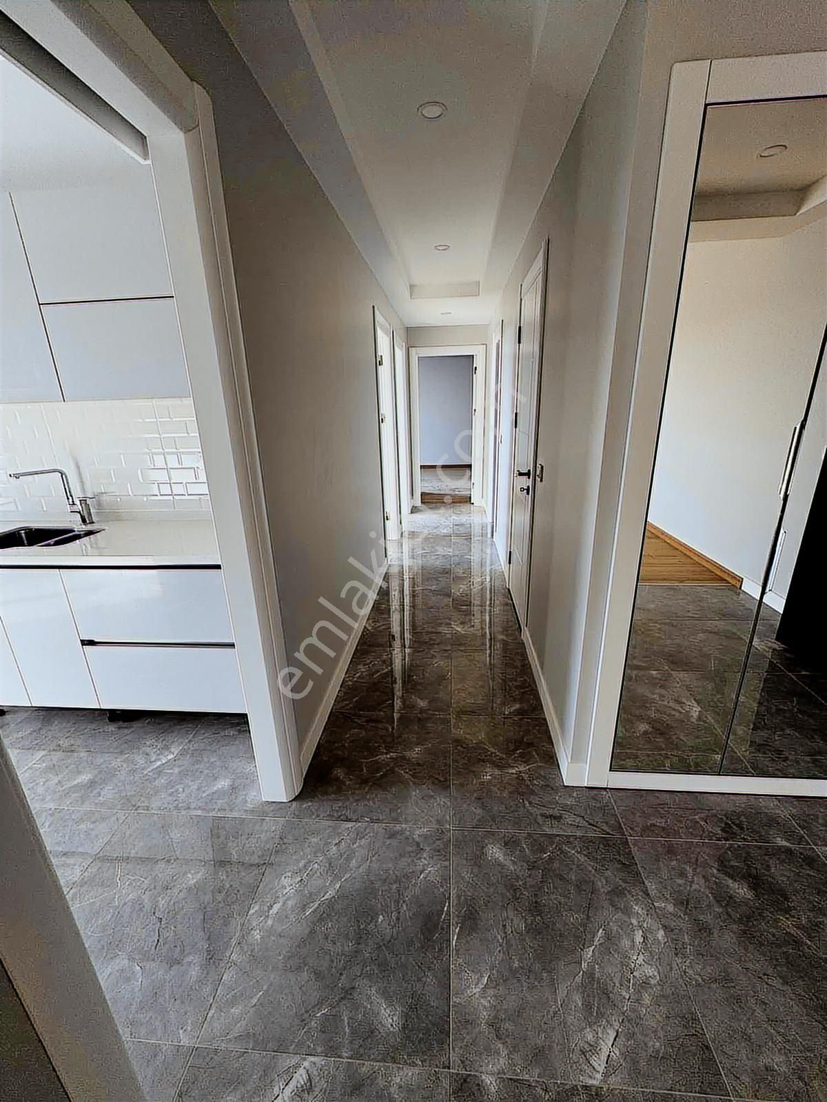 Siltaş Panaroma'da E. Banyolu Büyük Tip Arakat Satılık,3+1 Daire - Görsel 7