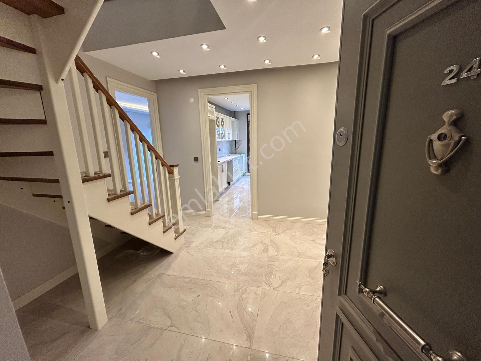 Üsküdar Altunizade Ön Cephe 4+2 Net 200 M2 Lüks Dubleks Daire - Görsel 14