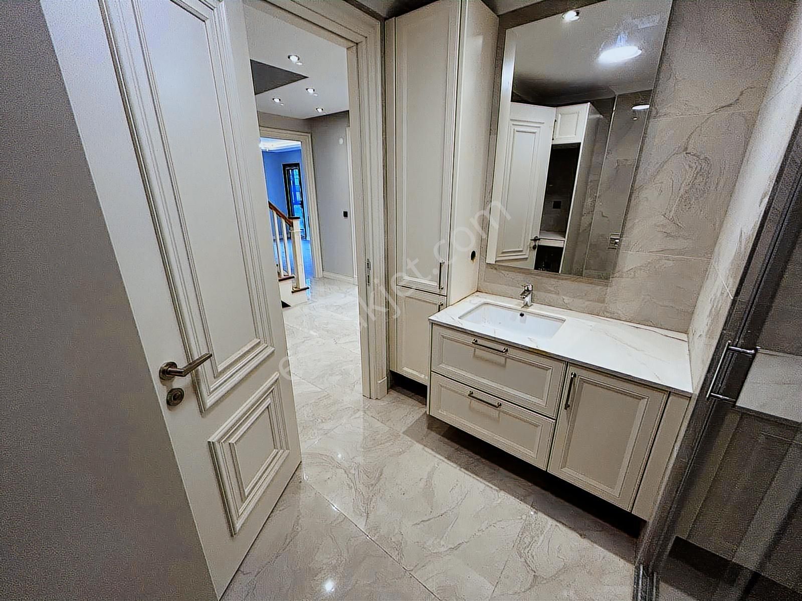 Üsküdar Altunizade Ön Cephe 4+2 Net 200 M2 Lüks Dubleks Daire - Görsel 6