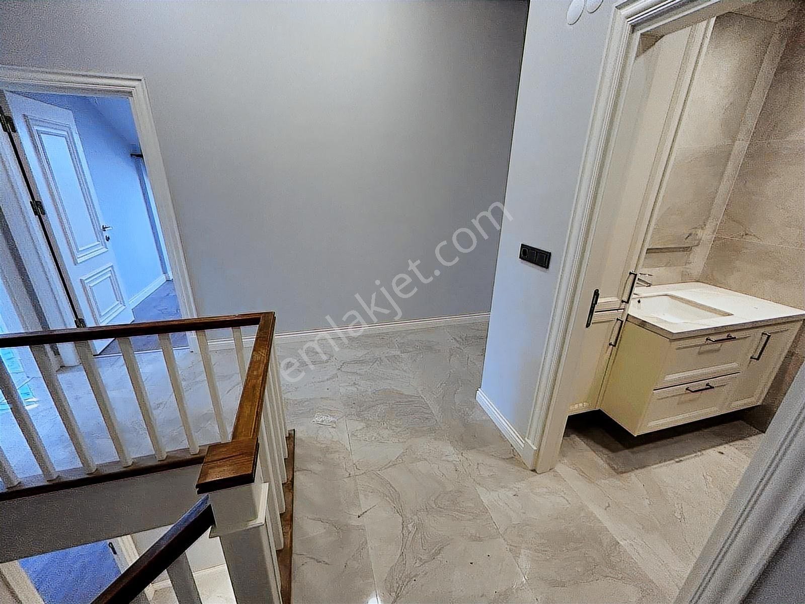 Üsküdar Altunizade Ön Cephe 4+2 Net 200 M2 Lüks Dubleks Daire - Görsel 2