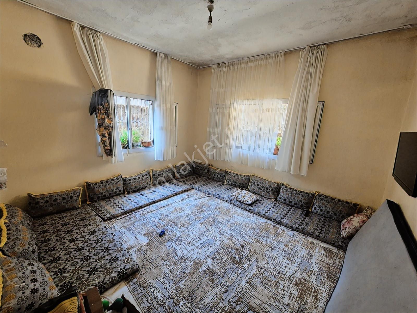 Adana Cumhuryet Mh Arsa Fiyatına Tek Katlı Ev - Görsel 12