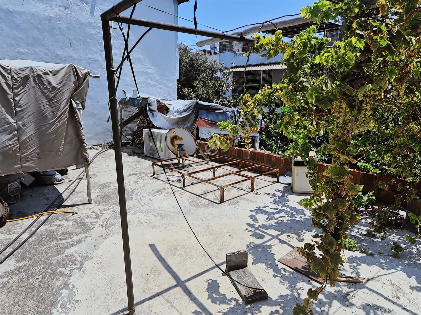 Adana Cumhuryet Mh Arsa Fiyatına Tek Katlı Ev - Görsel 18