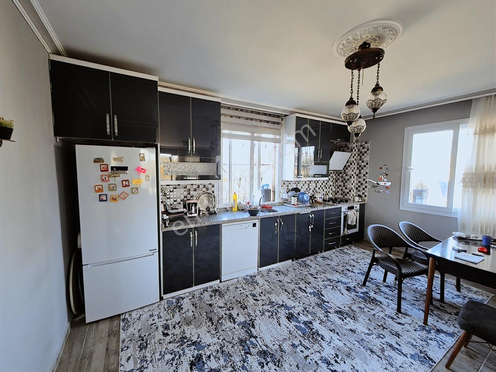 Adana Havutlu Mahalesinde 4 Katlı Ev Komple Satılık - Görsel 2