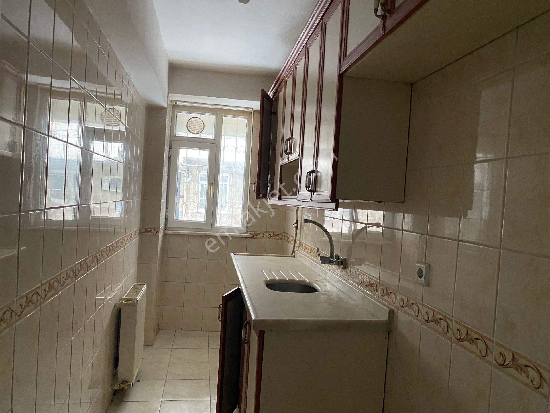 Avrupa Emlak Tan Nine Hatun Mah 95m² 3+1 Yüksek Giriş,21 Yıllık,krediye Uygun,balkonlu,satılık Daire - Görsel 3