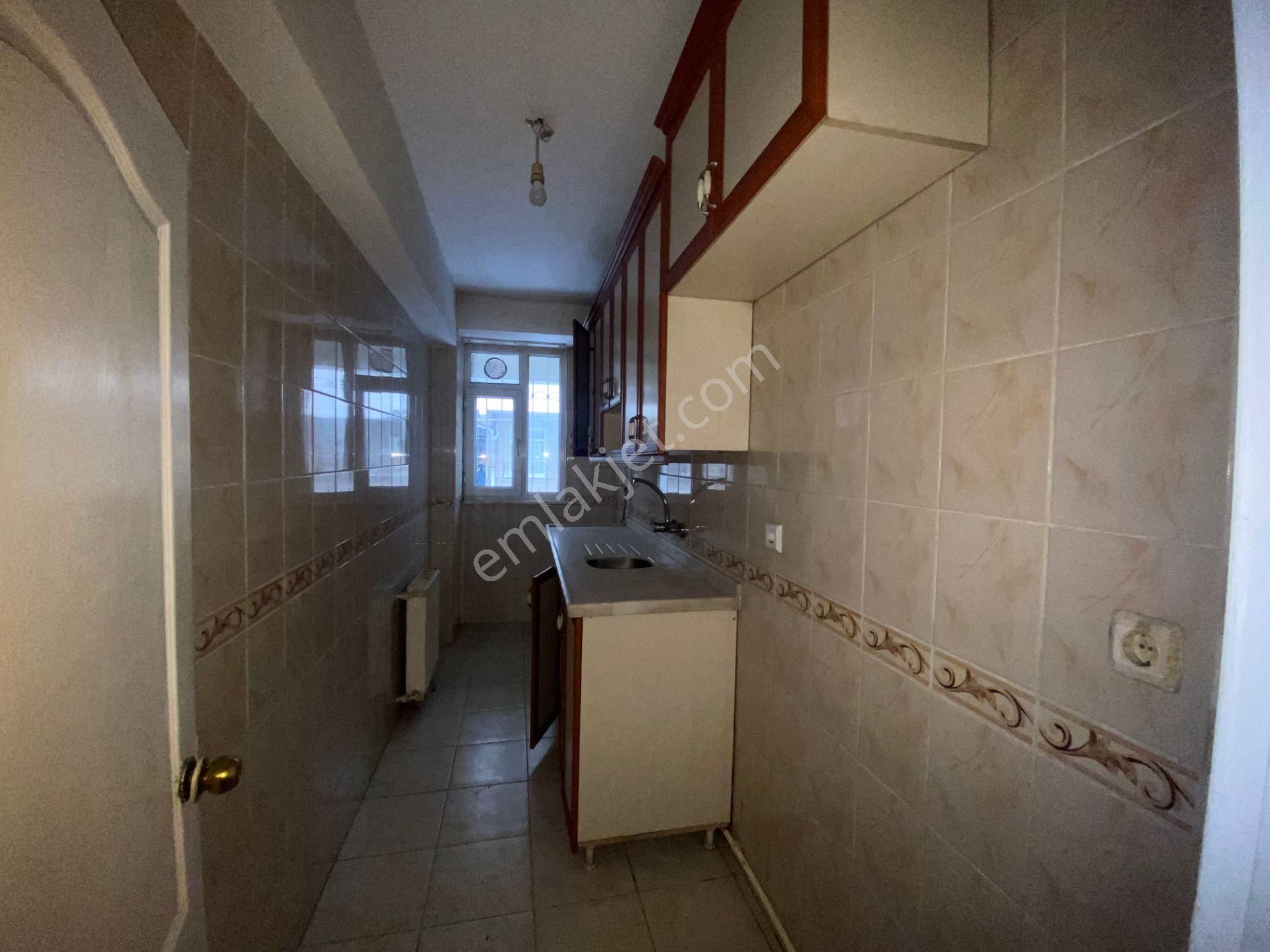 Avrupa Emlak Tan Nine Hatun Mah 95m² 3+1 Yüksek Giriş,21 Yıllık,krediye Uygun,balkonlu,satılık Daire - Görsel 4