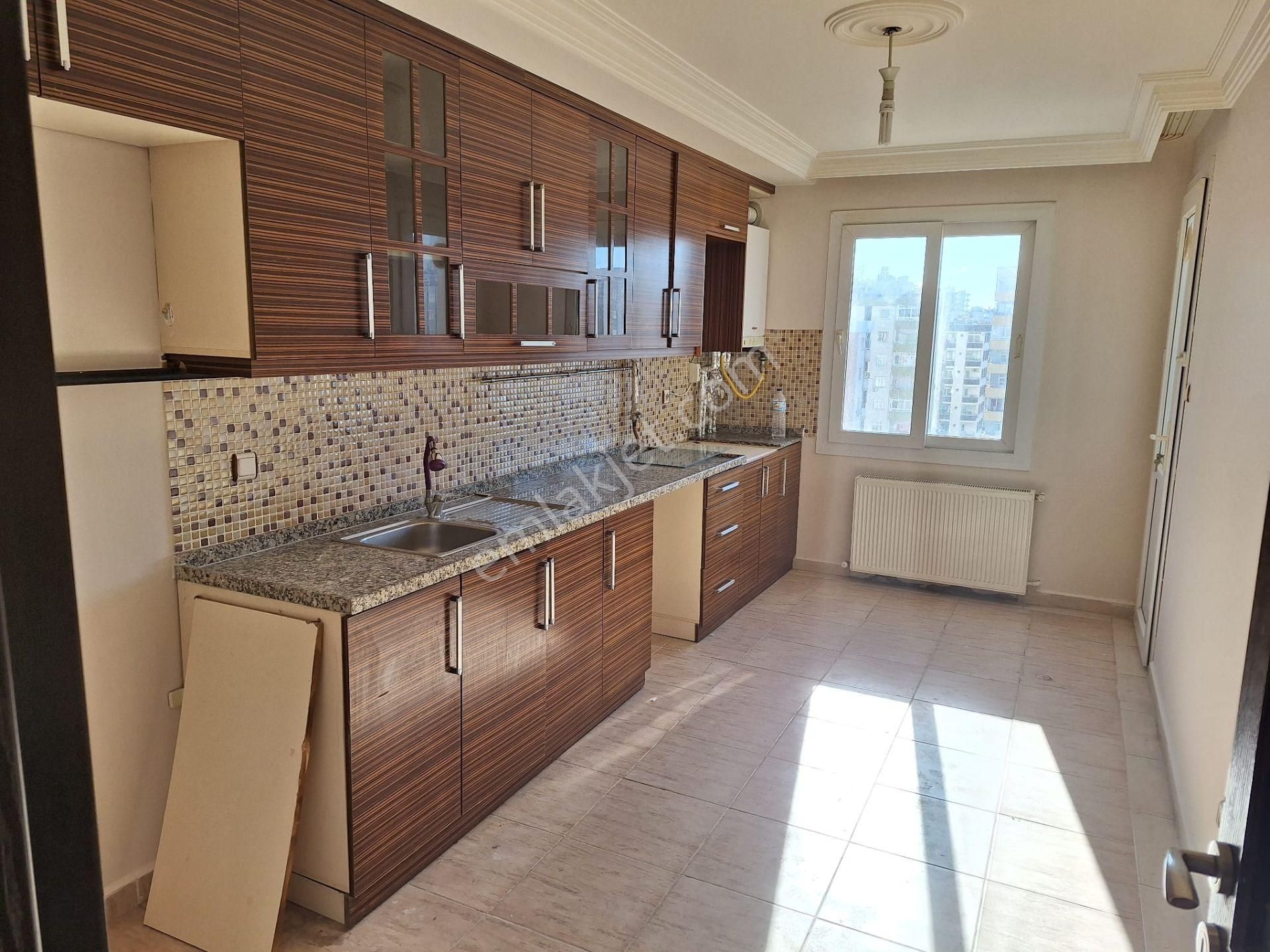 Adana Huzurevlerinde 3+1 Doğalgazlı Kombili Metroya Yakın Marketlere Pazara Yakın Kiralık 3+1