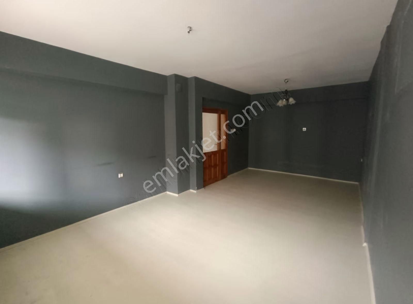 Çınarlı Caddesine 10 Metre Mesafede 3+1 Satılık Daire