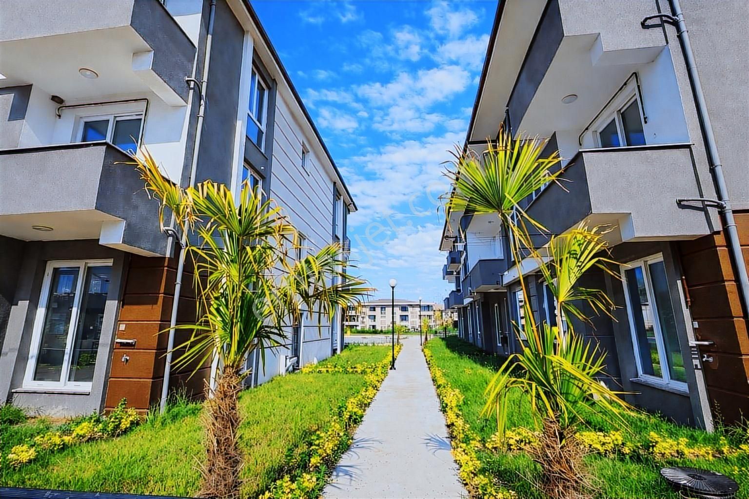 Kocaali Yalıda Havuzlu Site İçerisinde, Kiralık 1+1 Daire