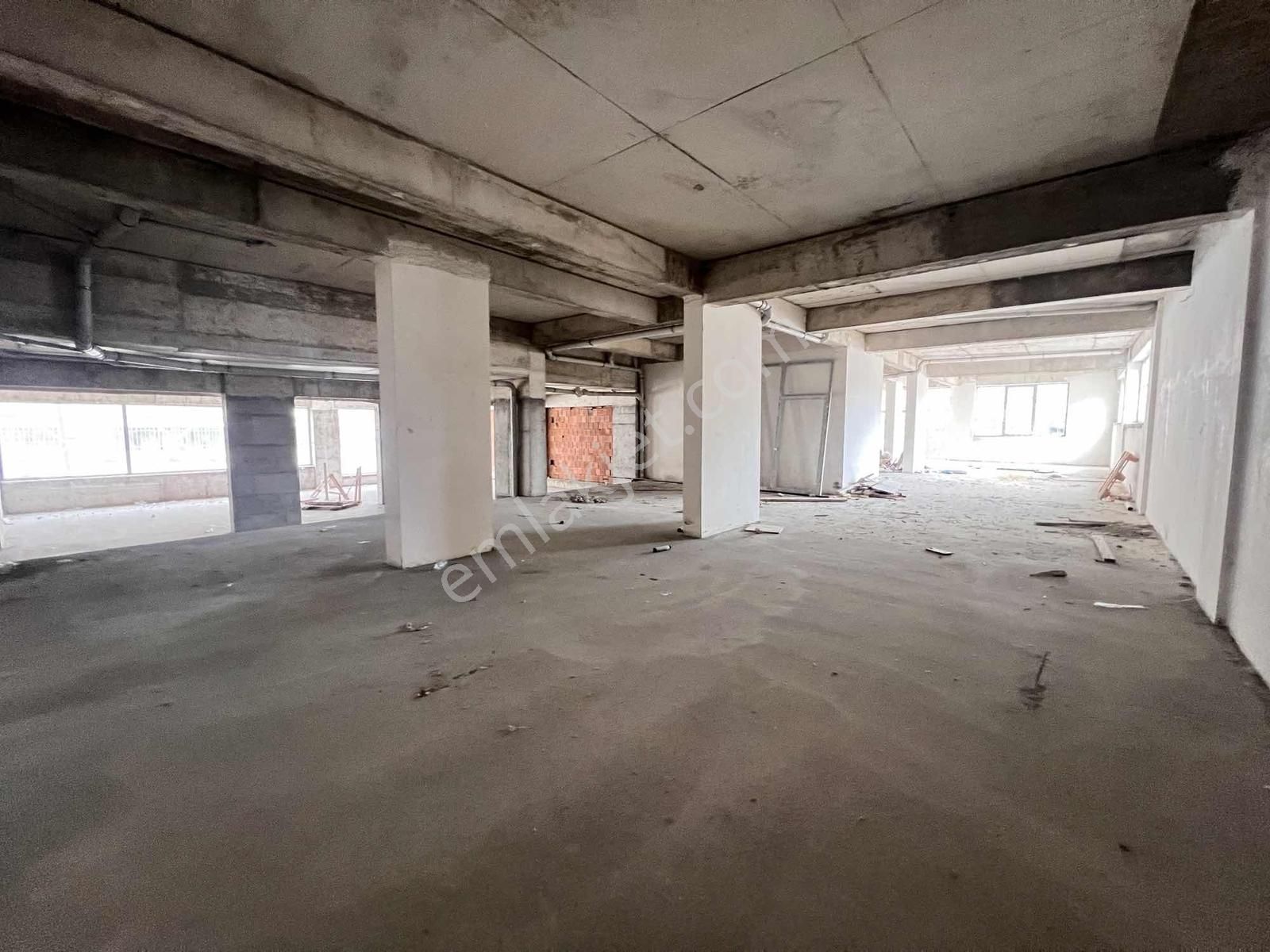 Üçevler Mh Satılık Sıfır 327 M2 Köşe Dükkan