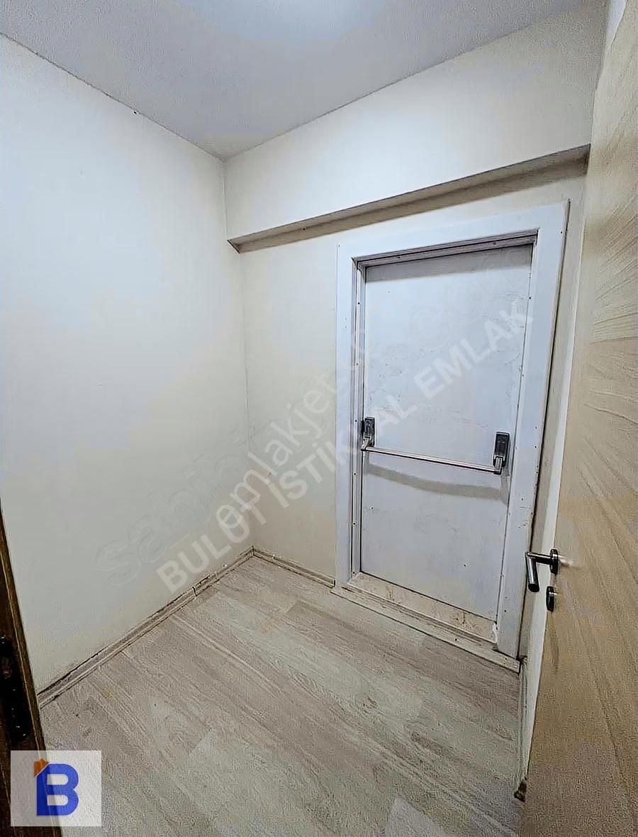 Bulut Emlak;yüksek Kredili Cağaloğluna İki Sokak Salon Ayrı 2+1 - Görsel 23