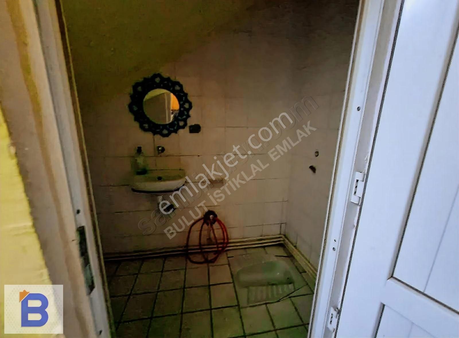 Bulut Emlak'tan Esenevler'de Depolu Dükkan - Görsel 14