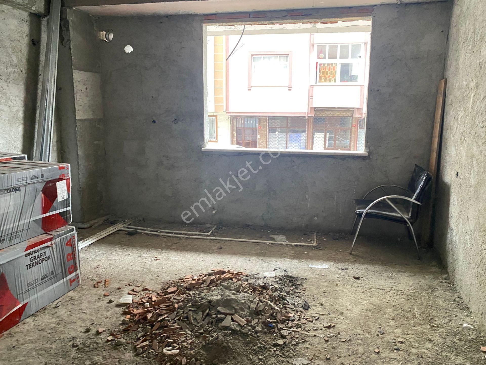 Avrupa Emlak Tan Esenler Kazım Karabekir Mh 80 M² 2+1 Yüksek Giriş,tem Yanyol Otobüs Durakları Yakın