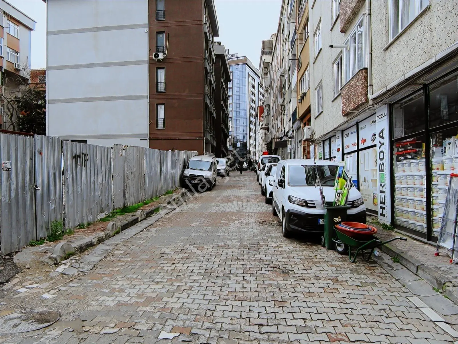 Fiyat Düştü! Emniyetevlerinde 65m2 Boş Masrafsız Satılık Dükkan