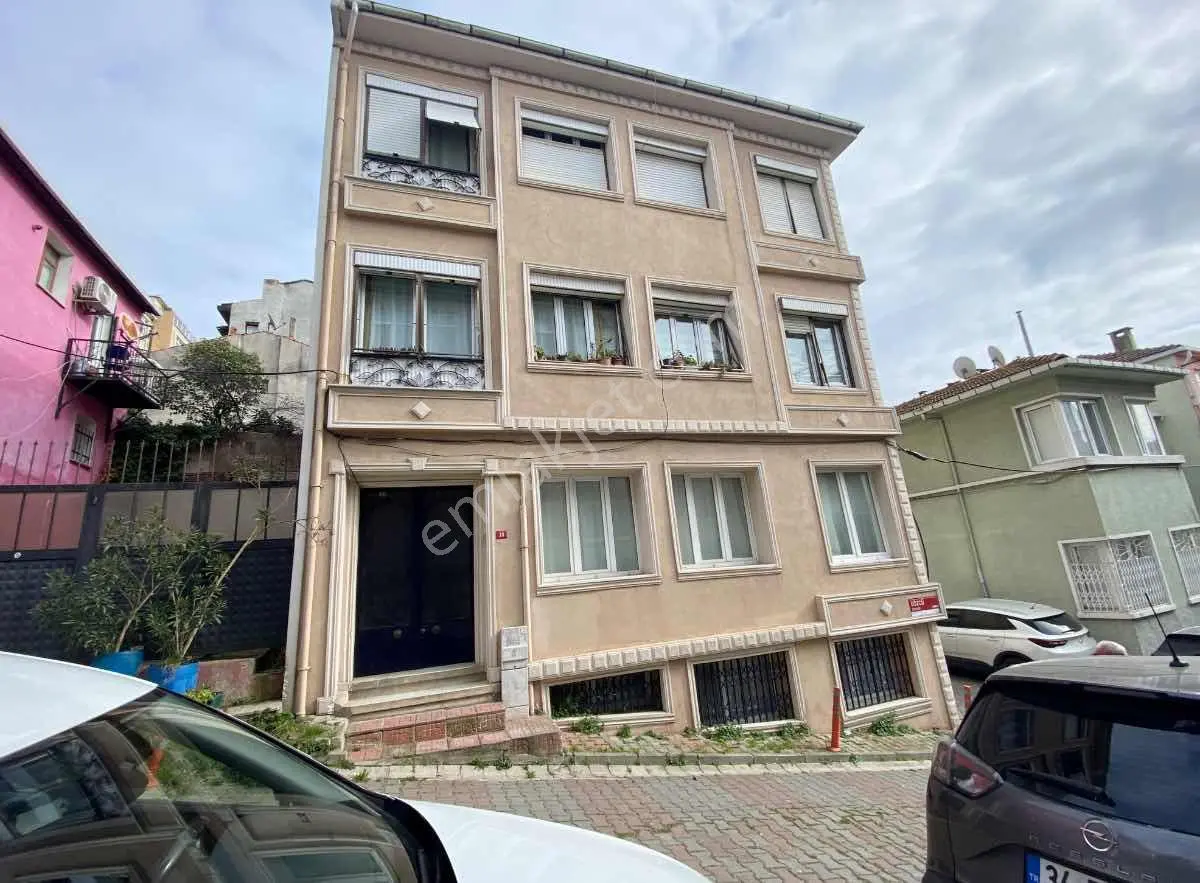 Sarıyer Büyükdere Boğaz Hattında Komple Satılık 4 Katlı Bina