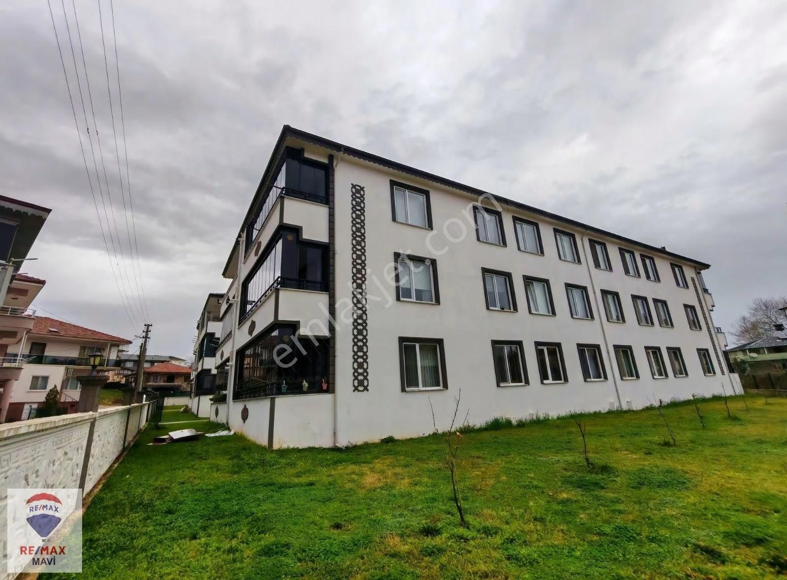 Karasu Aziziye'de 3+1 Ayrı Mutfak Cam Balkon Kombi Petekli Remax - Görsel 12