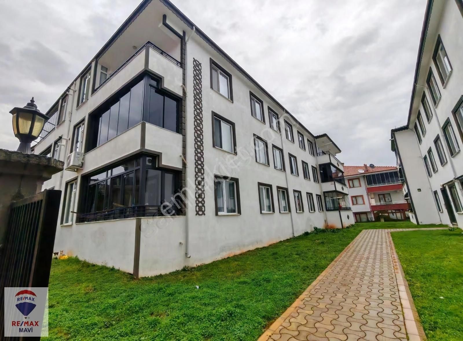 Karasu Aziziye'de 3+1 Ayrı Mutfak Cam Balkon Kombi Petekli Remax - Görsel 8