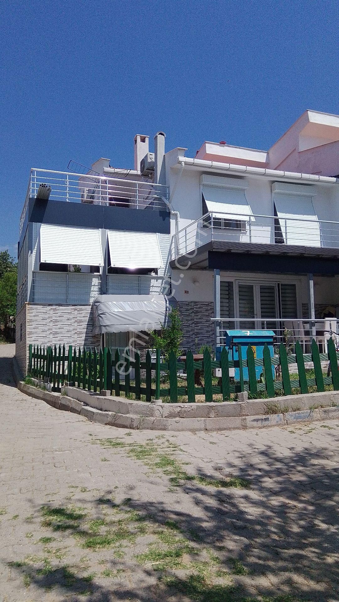 Geyikli Sahilinde Teraslı Tripleks Villa - Görsel 2